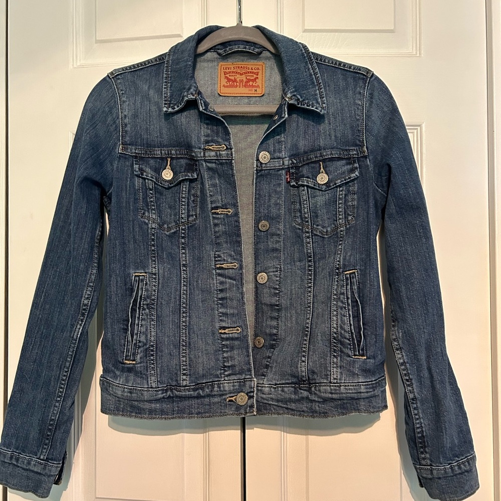 Levi's Classic Denim Jacket with Leather Patch - Picture 1 of 5